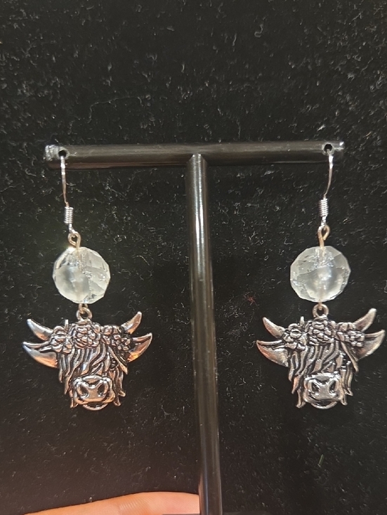 Jewelry - Silver Highland Cow Dangle Earrings with Clear Bead - Women Jewelry